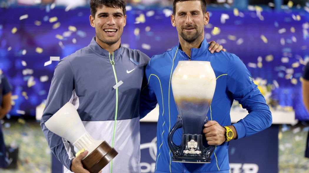 Djokovic (r.) besiegte Alcaraz nach fast vier Stunden