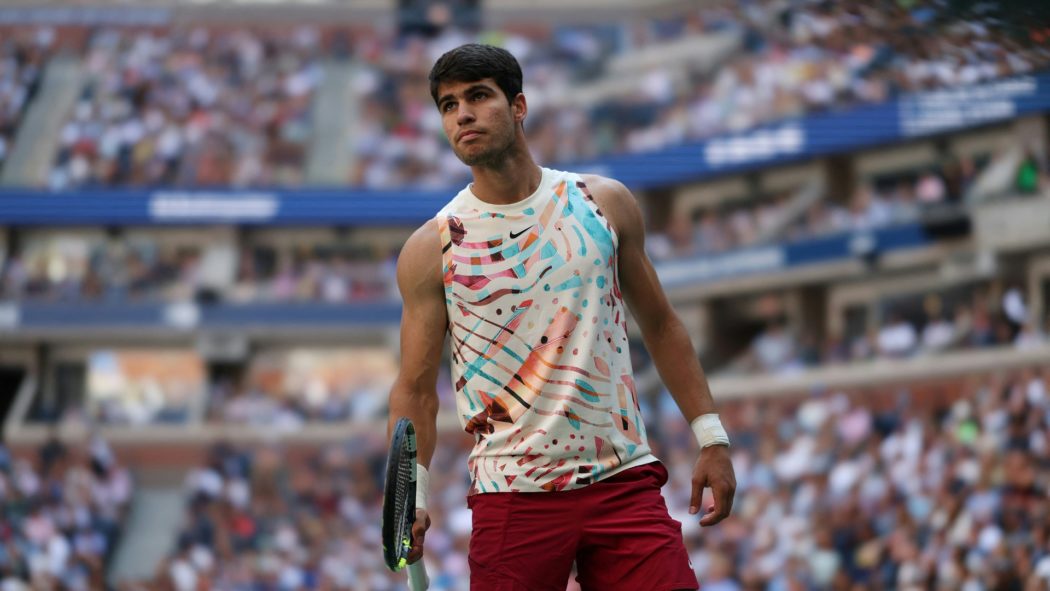 Carlos Alcaraz gewinnt in vier Sätzen