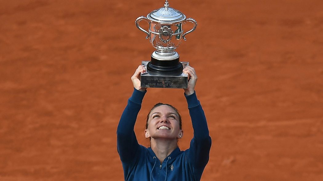 Simona Halep feiert den Gewinn der French Open 2018