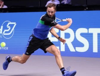 Medvedev erreicht Halbfinale in Wien