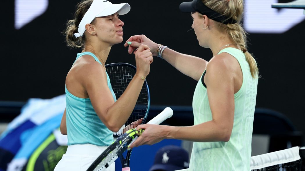 Caroline Wozniacki (r.) tröstet Magda Linette