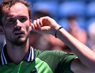 Australian Open: Medvedev trotzt Mittagshitze