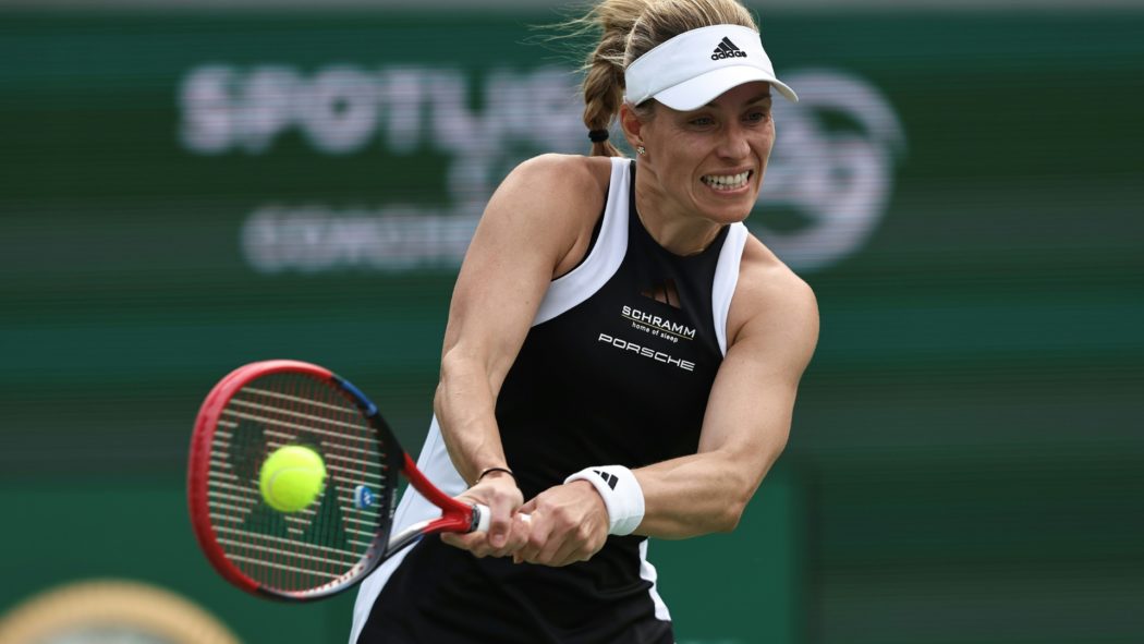Angelique Kerber bei einer Rückhand