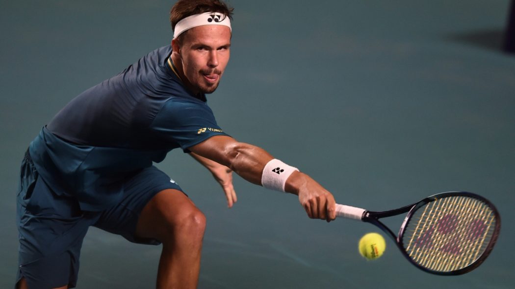 Daniel Altmaier streckt sich nach dem Ball