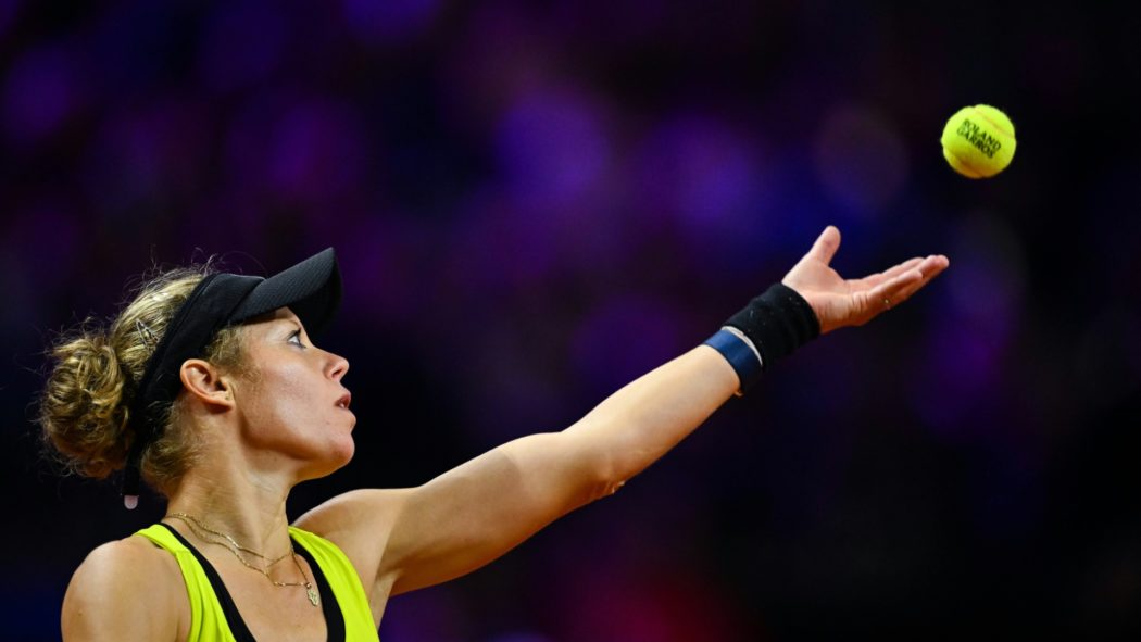 Laura Siegemund beim Ballwurf