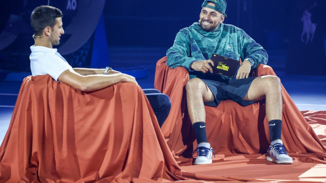 Kyrgios (r) bei einem Interview mit Novak Djokovic