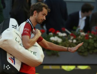 Tennis Madrid: Medvedev muss aufgeben