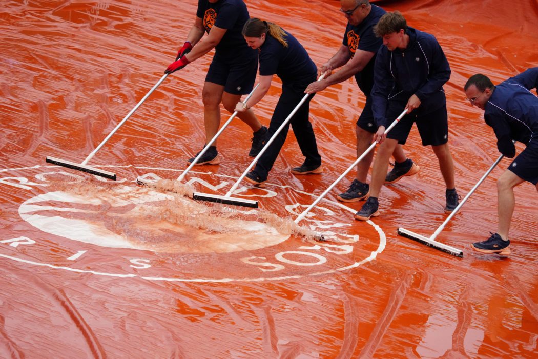Groundstaff clear rain covers French Open Tennis, Day 2, Tennis, Roland Garros, Paris, France – 27 May 2024 PUBLICATIONx