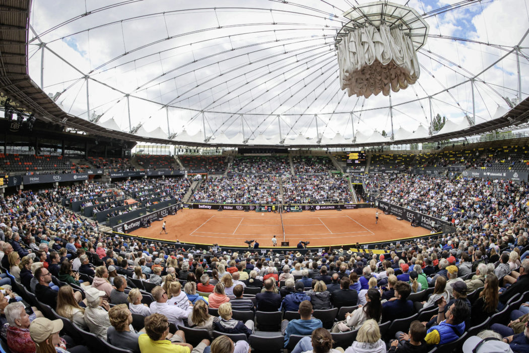 Gut besuchter Center Court am Rothenbaum beim Match Carlos ALCARAZ ESP vs. Karen KHACHANOV, HAMBURG EUROPEAN OPEN – WTA2