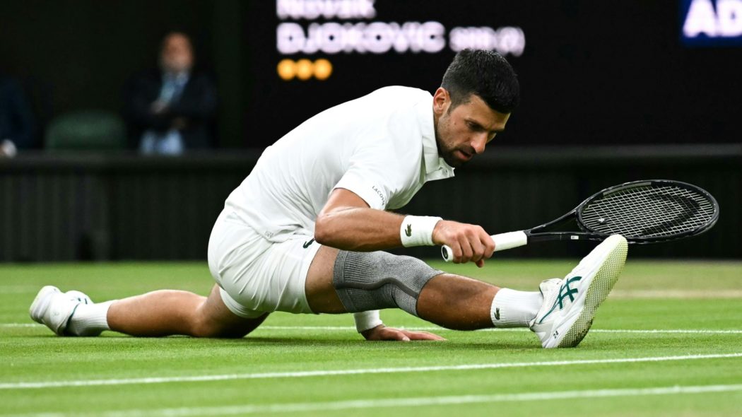 Novak Djokovic streckt sich nach dem Titel