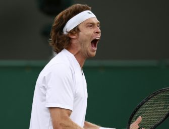 Wimbledon: Rublev schlägt sein Knie blutig