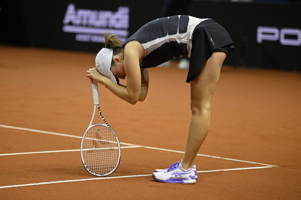 Iga Swiatek (POL) enttaeuscht Gestik Geste Tennis Damen Porsche-Cup Porsche Tennis Grand Prix GP Stuttgart 2023 Viertelf