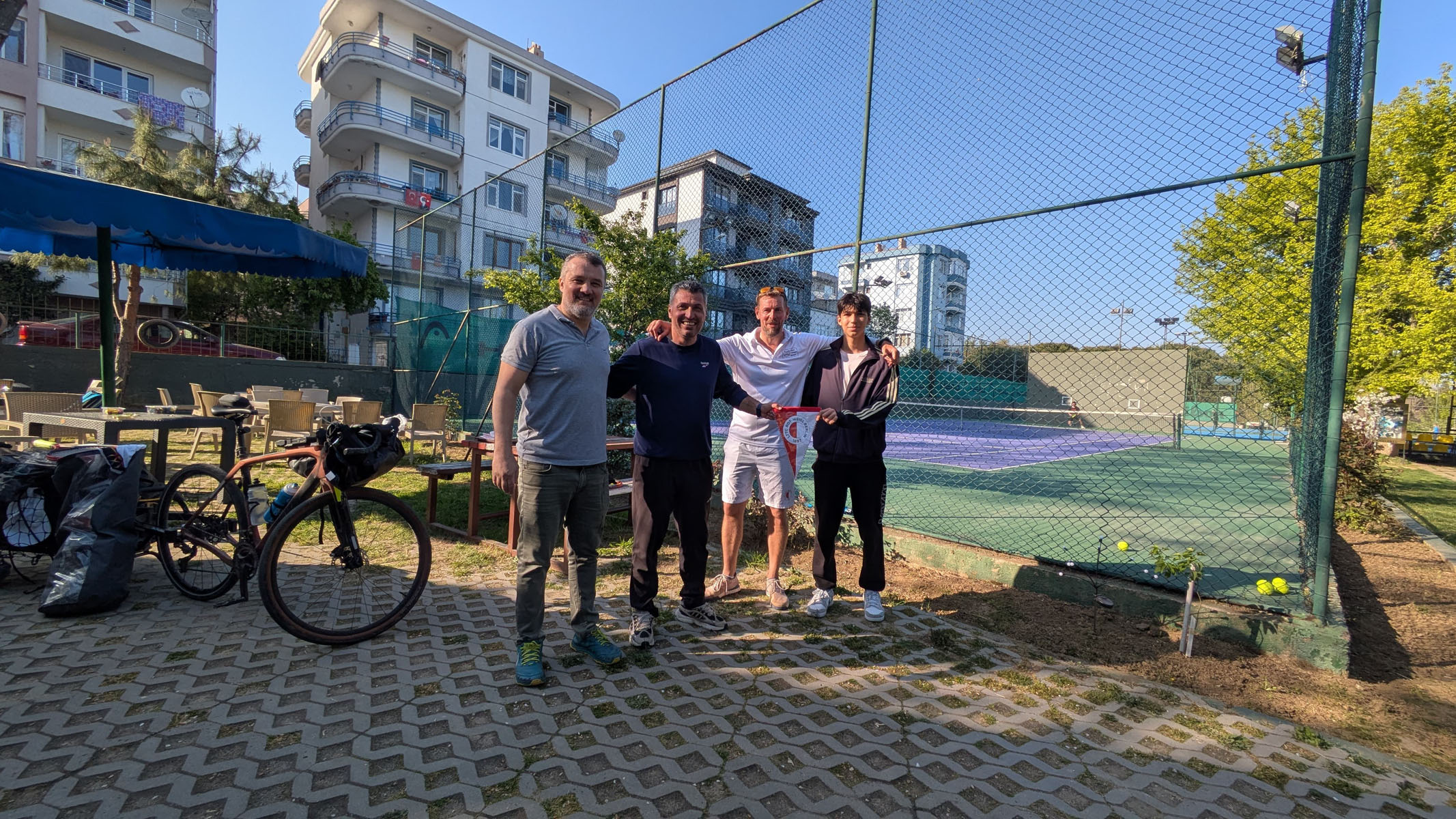 Mit Rad und Racket