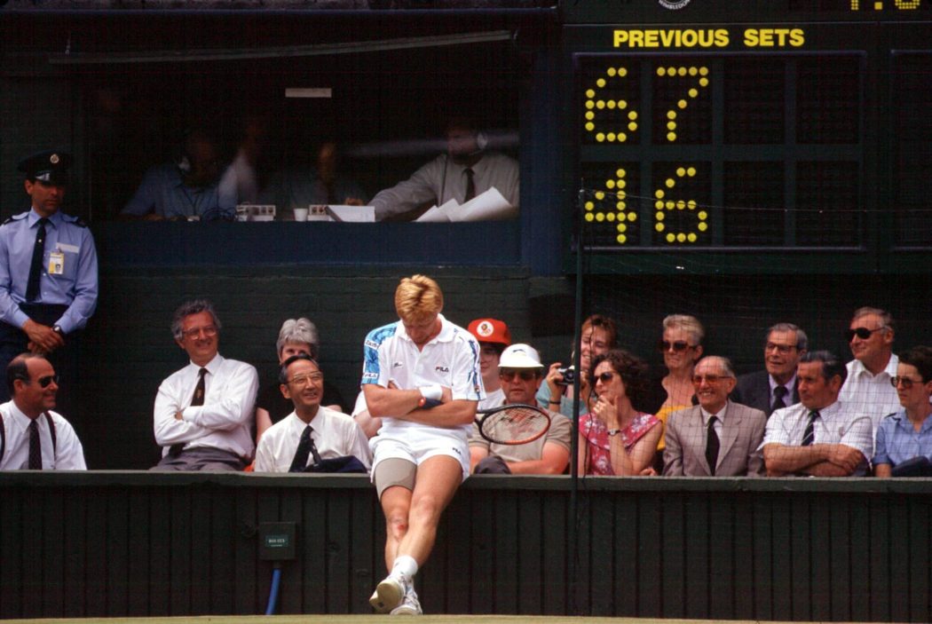 Boris Becker (Deutschland) verliert die ersten beiden Sätze des Wimbledon Finale 1991 mit 4:6 und 6:7