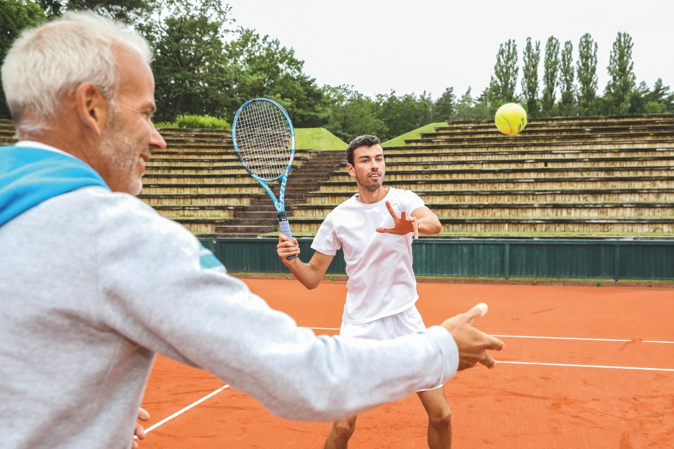 Topspin-Vorhand-Volley im Tennis-Training