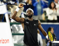 Zu viele Logos: Warum das Shirt von Tiafoe übermalt wurde